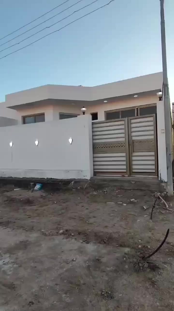 بيت 150 متر زراعي كونكريت صب البناء حديث
 شارع 12 متر الوجه 10 نزال 15
البناء حديث طارمه استقبال وصاله وغرفتين نوم ومطبخ وصحيات داخليه وخارجيه ومنور
المكان الإسكان الصناعي نزله ال ابو فياض
السعر والتفاصيل اتصل ***********
