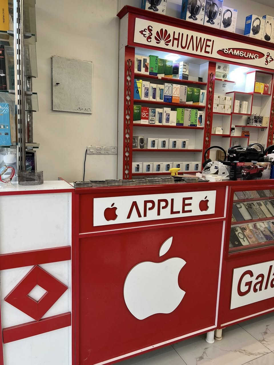 محل لبيع معه كامل حاجات عنوان سوك جمهورية محل متوفر بي كلشي ***********
