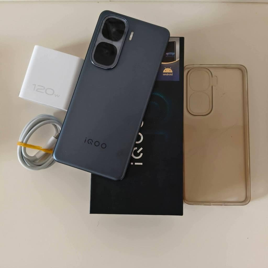 Vivo iqoo neo 10 pro❤️‍🔥 512gb

فرۆشتن و گۆرینەوە
شاشە ltpo amolid 144hz
نرخ: 455هه زار معامله ى نيه قفل 🫶
ڕام  12+12  و  512 گێگا
خاوێنی %99
کامل ئەشیا
dimensity 9400 plus هاوئاستی سناپدراگۆن8ئیلیته
پاتری 6100. 120وات فاستچارج 
کامێرا و پۆترەیتی نایاب 
pubg 120 fpsبۆ هەمویاریەک ١٢٠  
Gameturbo   144fps

***********  ، watsapp السليمانية, العراق
