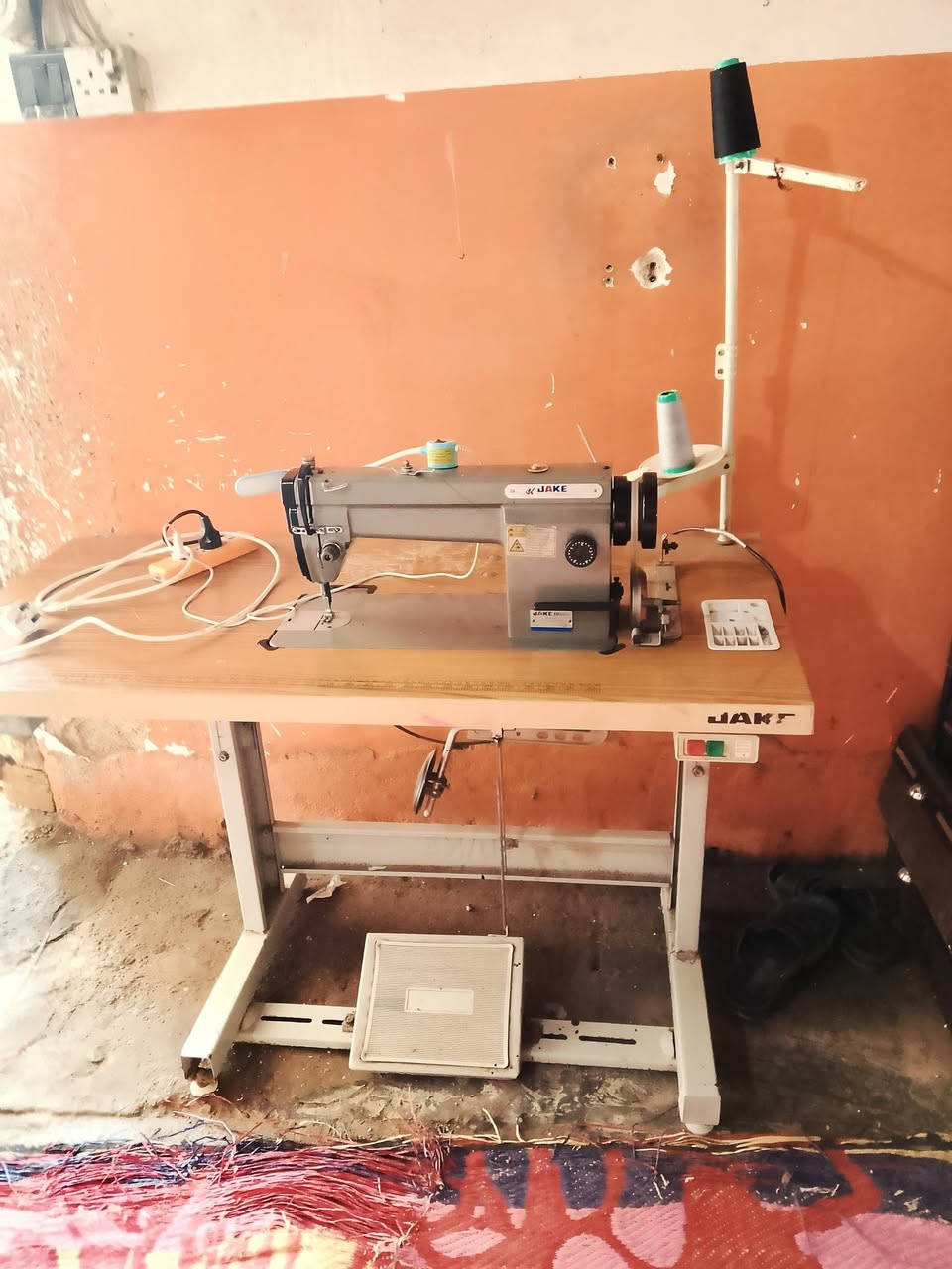 سلام عليكم مكينه خياطه للبيع سعره 250وبيه مجال مكاني بغداد الراشديه لاتصال ***********
