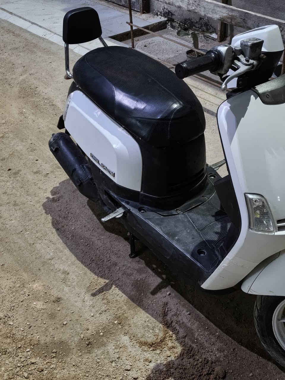 سلام عليكم دراجه بوليس موديل 2009 نضيفه وحلوه وما مفتوحة ولدراجه شوفت عينك كلشي شغال بيها سلف هندر كهربائيات السعر 800 وبيها مجال مكاني كربلاء الفريحه رقمي ***********
