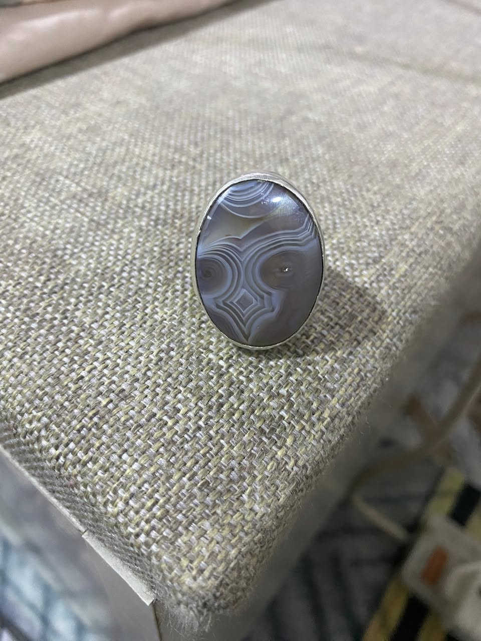 سلام عليكم جزع قديم قديم تصور رباني وجه وعيون زرق واضح كلش يشهد الله محبس صايرله اسنين عندي صياغه يدويه ثقيله الاستفسار الاتصال عله الرقم ***********او خاص توصيل ماعندي مكاني البصره
