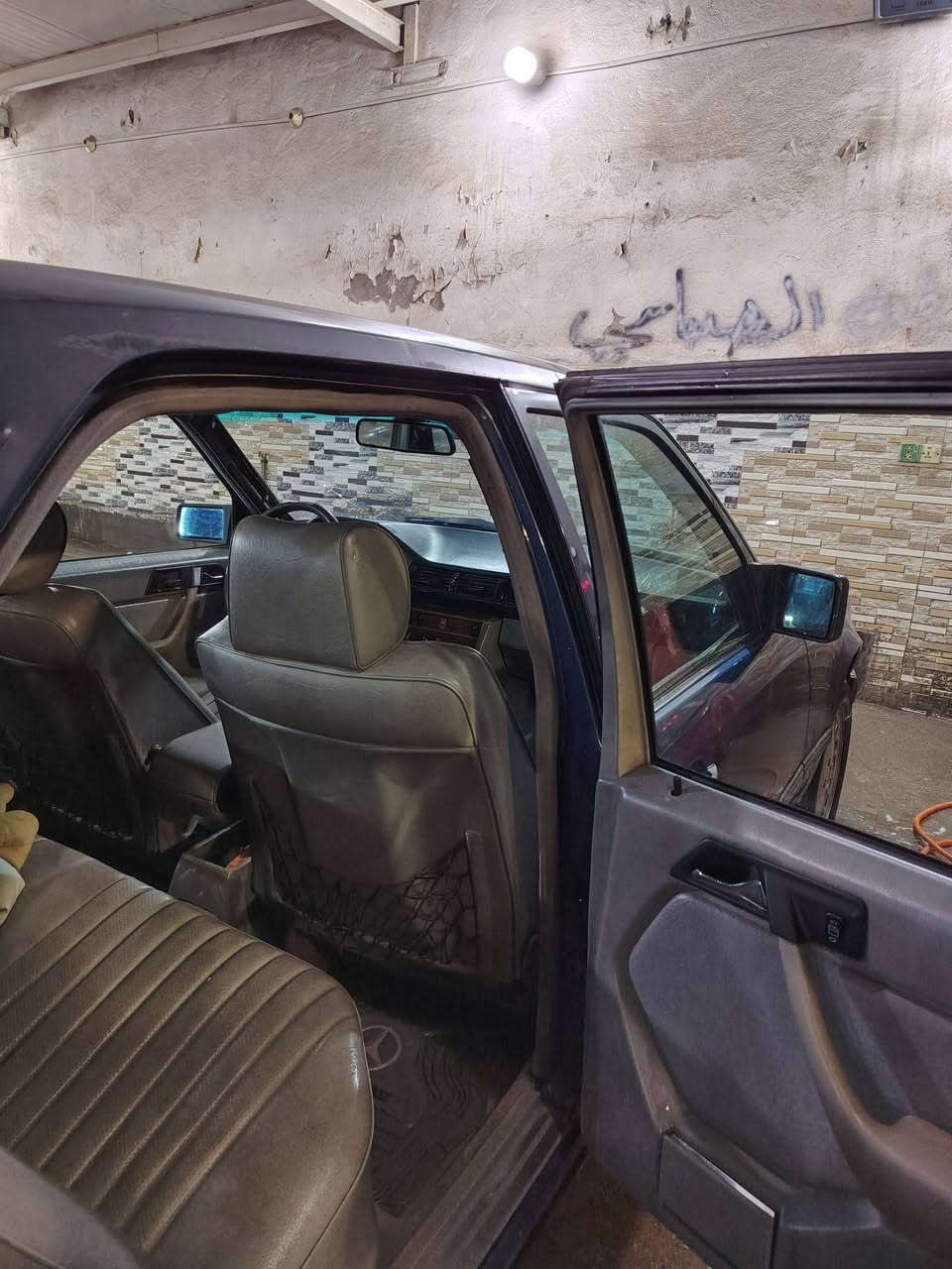 السلام عليكم ورحمة الله وبركاته
سيارة مرسيدس دب موديل ٨٩ قبق اسود بلادي ٣٠٠
السيارة صورها كدامك وتجي تشوفها.
غرفة كهربائية جيدة كاملة.
رقمها بغداد سنوية ٢٩.
مكان السيارة العمارة ميسان
السعر مالتها ٥٥ ورقة.
رقم الهاتف
***********
***********
