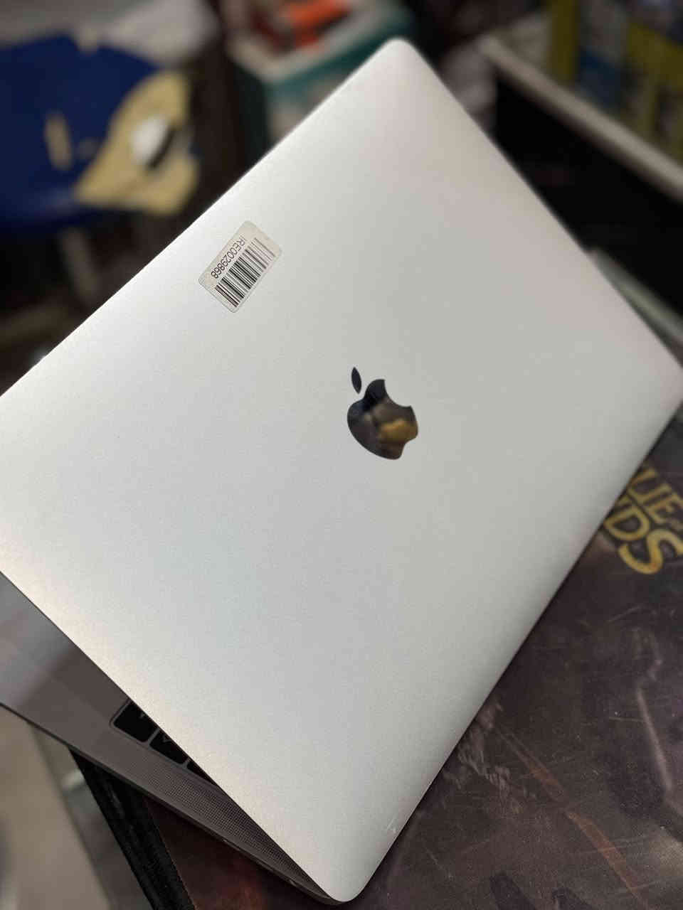 ماك بوك برو 2017 للبيع

معالج i7
رام 16كيكا
هارد 256
شاشة 2560 حجم13
شحن يدوم اكثر من5 ساعات
مكاني نجف متوفر توصيل
***********
سعر 600 الف
