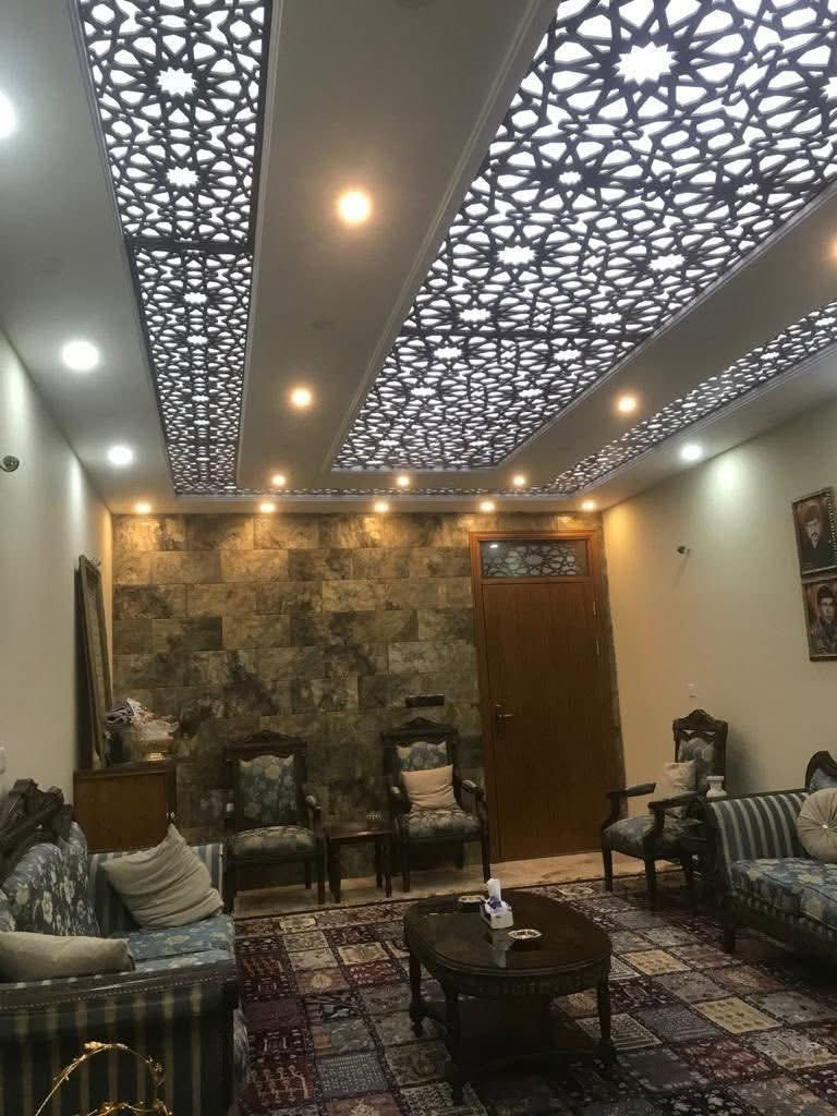 السلام عليكم للبيع دار سكن مساحة 240م في منطقة البنوك المدراء الواجهه 8م النزال 30م بناء حديث شارع عريض
( سند مستقل ) يحتوي على حديقة وكراج + 5 غرف نوم + استقبال ومطبخ وصالة وصحيات ومناور عدد 3 للاستفسار اكثر مراجعة مكتب الجوهرة للوساطة العقارية الكائن في شارع الكنيسة او الاتصال على الرقم *********** 
( علماً ان المكتب مجاز رسمياً من غرفة تجارة بغداد )
