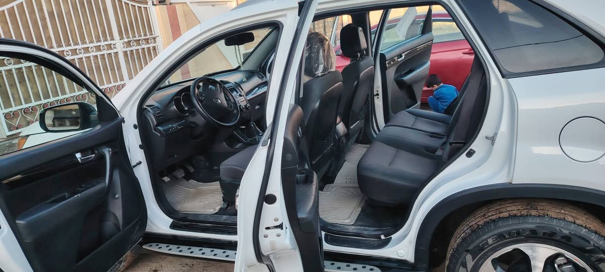 السلام عليكم سورنتو للبيع موديل 2013 محرك 2400 بيها ٣ قطع بسمي كير ومكينه كفاله السعر 132 العنوان بغداد
رقم الهاتف / ***********
