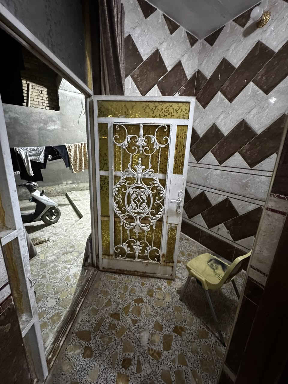 يا الله 

دار للبيع سيد جميل (200) متر قرب شارع عشرين ثالث فرع

مطلوب قرض 69 تسديد القرض 370 الف

البيت طابو صرف بناء جديد 2018 اعكاده 

متكون البيت من طارمه كبيره واستقبال كبير ومطبخ كبير وصاله كبيره وغرفتين نوم ومناور وصحيات 

((السعر مناسب ))

للتواصل والاستفسار اتصال 📱 
***********
***********

اخوكم ابو نور الدلال 

ادخل للحساب ناشر ابيوت اهواي يا بيت ايعجبك راسلني وتدلل

اعرض عقارك عندنا ودع لنا التسويق 

عنوان المكتب سيد جميل شارع 20 مقابل أسواق امير
