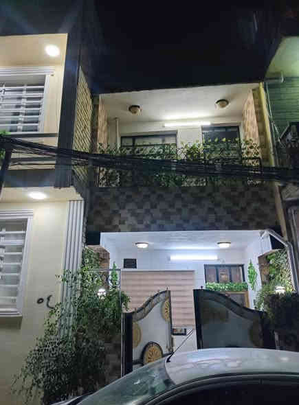 بسم الله الرحمن الرحيم... للبيع مشتمل طابقين سند٢٥ عرض الشارع ٦امتار مكاني الكريعات.  يصلح استثمار.   يتأجر ب ٤٠٠ اي استفسار على رقم ***********
