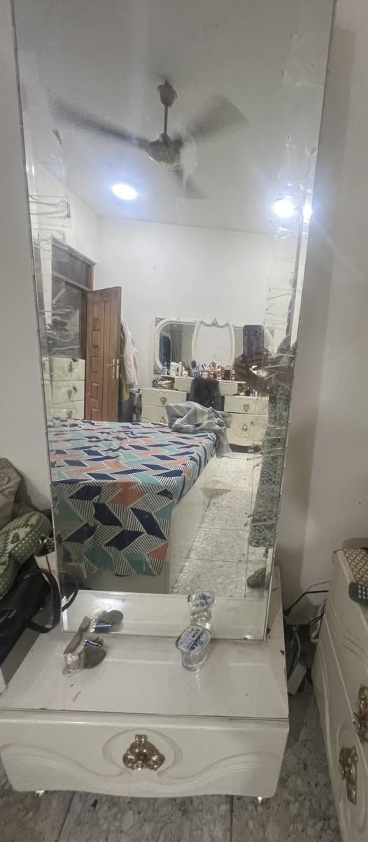 السلام عليكم
غرفة نوم تركية مستعملة بحاله جيده  تتكون من 8 قطع الموضحه بالصور السعر ٧٠٠ الف دينار وقابل للتفاوض والتواصل على هذا الحساب بعد الرابعة عصرا@@


**إذا كنت صاحب هذا الإعلان وتريد حذفه لأي سبب، رجاءا أرسل رسالة إلى الدعم الفني**