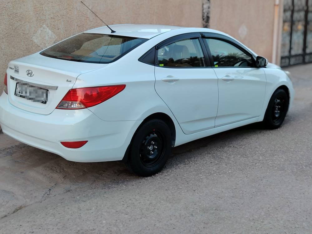 السلام عليكم ورحمة الله وبركاته 
اكسنت  للبيع  موديل 2015 محرك 1600 فول موصفات فتحة تحكم ستيرن اشاير بالمري  رقم نجف انكليزي باسمي سنوية جديدة مكفوله من الضربه والصبغ  تخم تاير  جديد سيارة جاهزة السعر 112 وبيه مجال 
الاتصال *********** النجف, العراق
