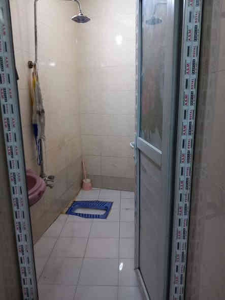 مشتمل ٦٠ م واجهة ٤ م بناء نظيف جداا غرفتين نوم واستقبال وخدمات  الشعب خلف محكمة الشعب السعر ١٢٠ مع المجال للاستفسار ***********
