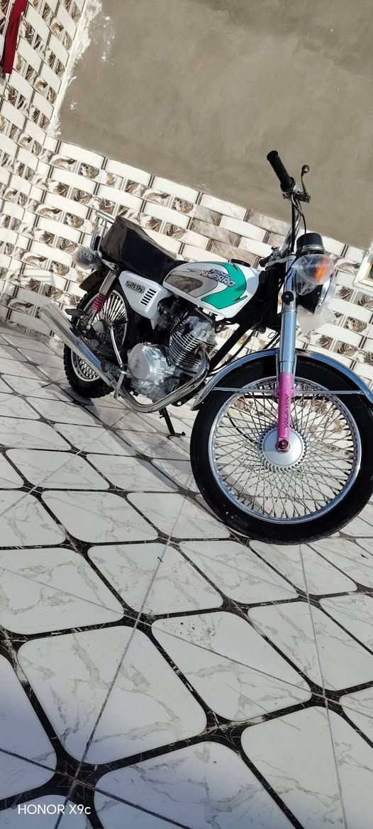 للبيع دراجه نظيفه وحلوه ما عايزه كل شيء موديل 2023 اوراق ضايعه مقفوله كفاله عامه السعر 380وبيها مجال مكان نجف ***********
