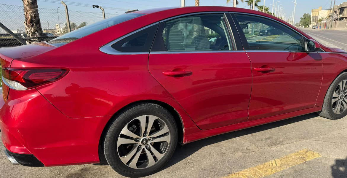 سوناتا امريكي 2018
رقم سليمانية جديد تحول ثاني يوم
هزة وسنوية جديدة
ماشية 80 الف ميل
حادث امريكا الجاملغ الخلفي والباب 
صار بيها هنا طخات بسيطة وصار بيها صبغ خمس قطع بدون دواخل فقط اللغد الأمامي لأيمن قريب اللايت طخة كلش قليلة
مواصفات رادار ونقطة عمياء وكامرة خلفية 
مكينة مبدل بيها كازكيت وكير وتبريد مكفولات 
الشواصي مكفولة
ملاحضة السونار موضح كلشي والسيارة حيل نضيفة مابيها اي نقص
السعر 10500$
مكاني بغداد الغزالية
ابو ياسر *********** بغداد, العراق
