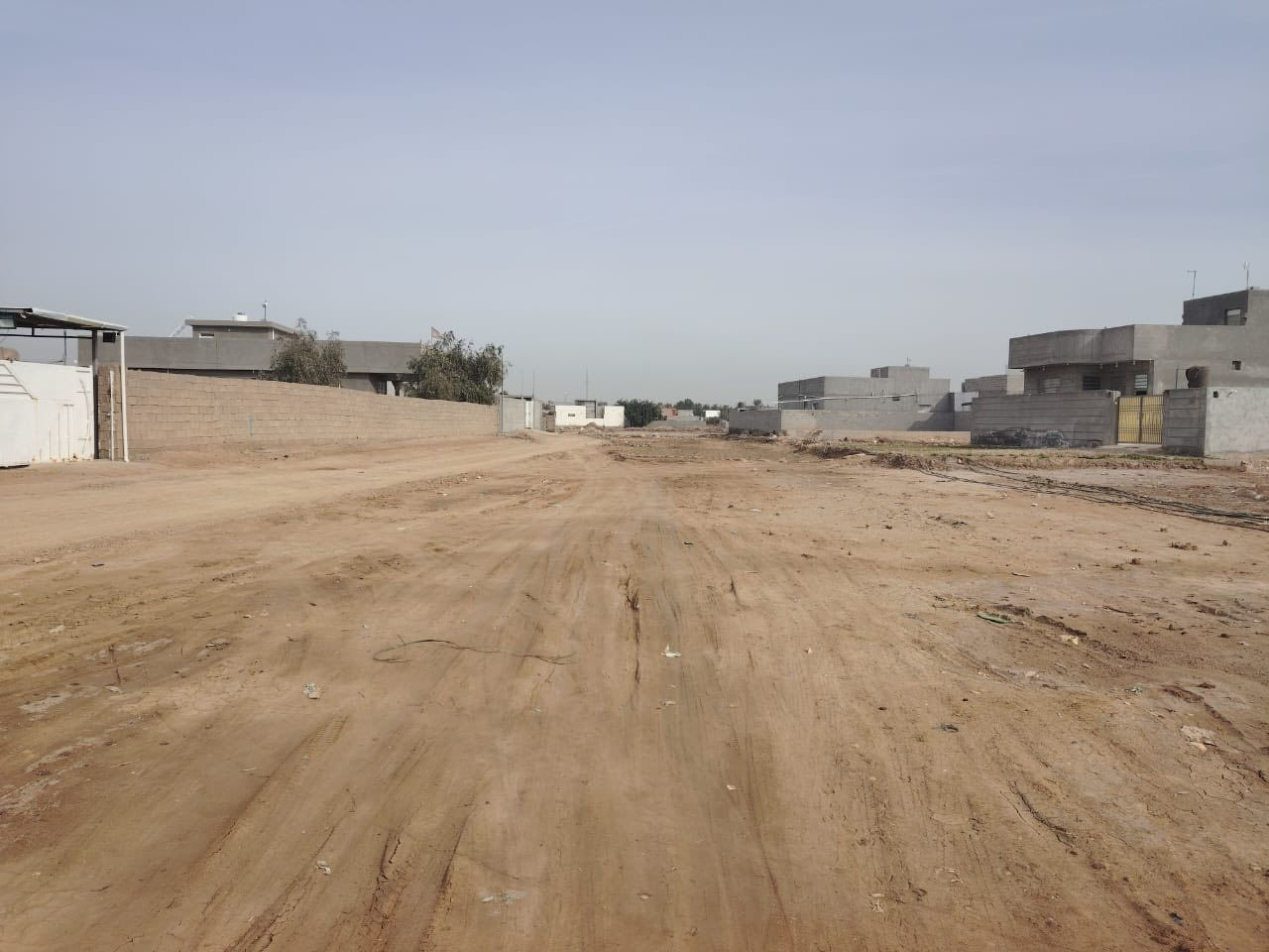 قطعه ارض موقع ممتاز طابوا زراعي سند 25 300 مترفي حي الكرار في قضاء الزبيديه  تحوي على سياج بلوك ومحدوله  وفيها وماء وكهرباء ومن امامها شارع اكثر من عشر امتار ونهر مغلف وقريبه من شارع 30 للجاد بالاتصال على الرقم ***********
