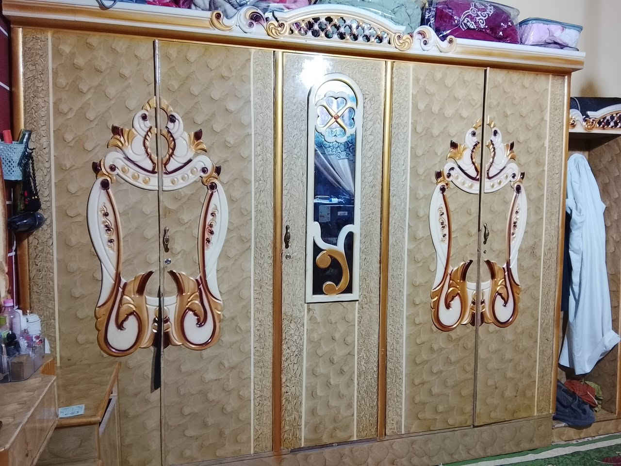 للبيع
غرفه نوم سعر 700
البصره حيانيه حي الحسين 
واتساب ***********
