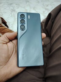 للبيع كامون 40 برو 5G السعر 275 قفل جهاز جديد كامل ملحقات 07878793550