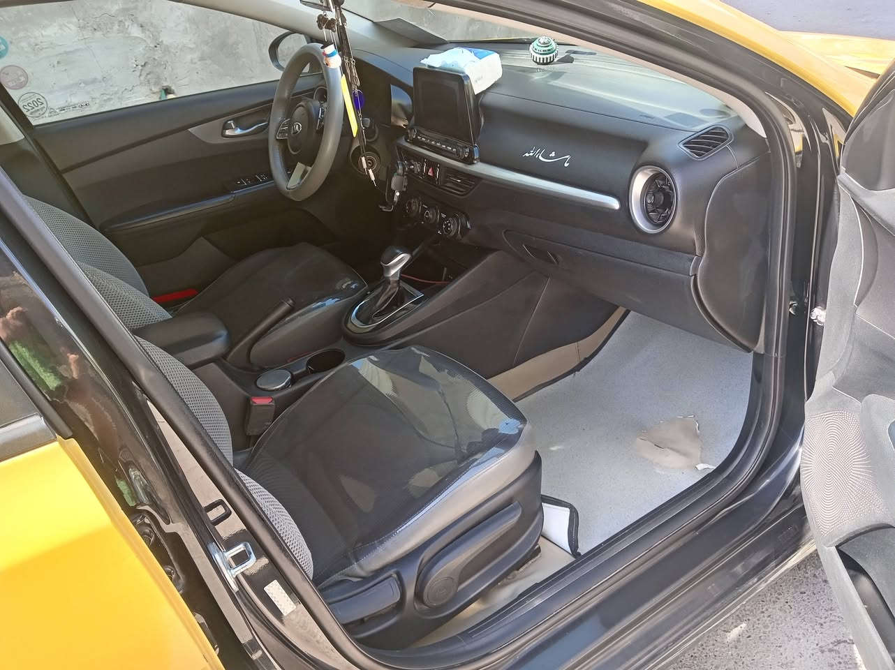 السلام عليكم عندي سياره موديل 20 سياره بسمي رقم بغداد مكان بغداد العبيدي الشهداء السعر ١٣٣ موبايل *********** عباس كير يتي
