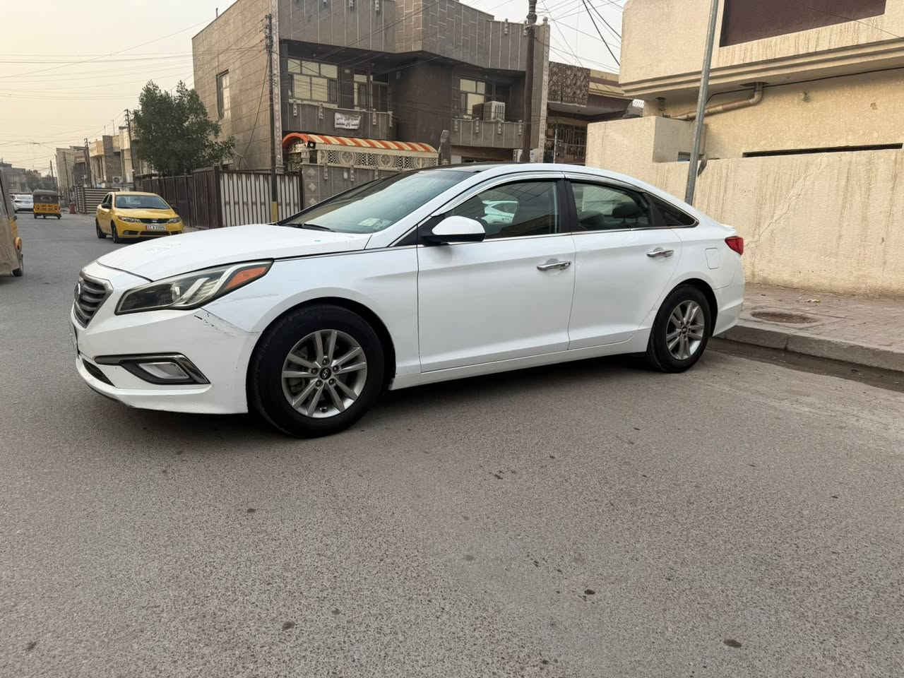 السلام عليكم عندي هونداي سوناتا موديل 2016 وارد امريكي حادث منشور ويه صور لالغد ولا شاصي صور الحادث بل منشور سياره جديده وجاهزه مابيه نقص برغي مكينه 2400 المرغوبه ما مفتوحه وشرط الفحص والسونار كير ATM المرغوب حداديه وتخم تاير قبل سبوع سويتهن سياره ليبل واحد بدون تبديل رقم بغداد ب اسمي تحويل مباشر 
تبريد ثلج ❄️
تدفئه 🔥
كامره خلفيه 
صندوك كهرباء 
سويجين شركه موجودات
بك لايت لد 
مانع انزلاق 
ثلاث وضعيات قياده 
سنتر لوك جهتين 
تحكم سترين جهتين 
حاكيه للاتصالات 
وبعد بيه هواي مواصفات
سياره ماشيه 76Mi حقيقي وشرط الفحص والسونار مكاني بغداد الرصافه  ***********
