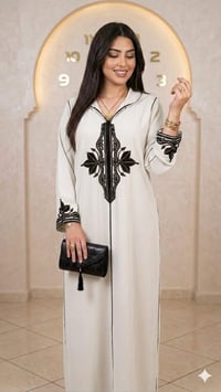 جلابة مطرزة بالعقيق • كريب كوريا • مقاس L-XL-XXL