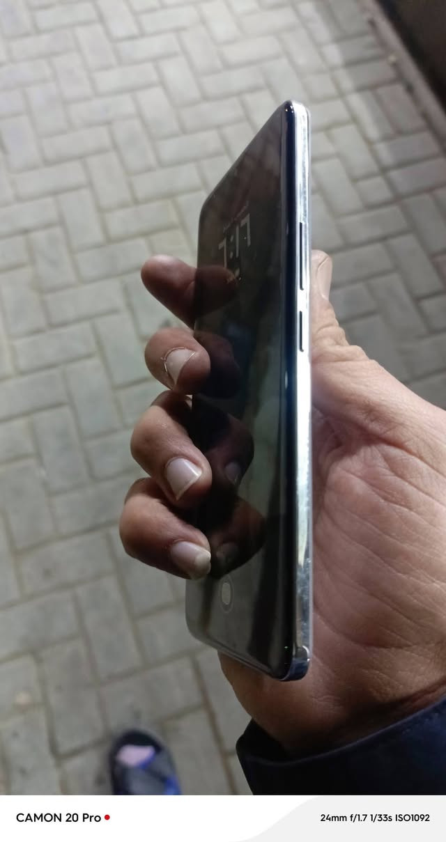 هونر ٢٠٠ ذاكرة ٢٥٦+٢٤ بطارية٥٢٠٠ معالج سفن جي ثري فول مواصفات كامره وكفت بس سيلفي تشتغل سعر ٢٠٠ مكاني بغداد مدينة الصدر ***********
