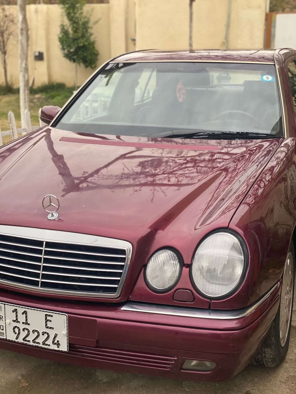 مارسدس ام عيون موديل 96 لون ماروني للبيع بدون مراوس 
كير ومحرك 320 خراطيم مضبوطه وجاهزات بلا نقص تبريد تدفئه كله شغال صدر امامي خلفي. بخاله ممتازه تخم ويل وتاير جدد 
رقم بغداد انكليزي باسمنه سنويه 
مكانها بغداد شيخ عمر او الراشديه 
غير متواجد على الفيس 
السعر 85 ورقه وبيها مجال بسيط 
للاستفسار ‭0777 185 1090‬
