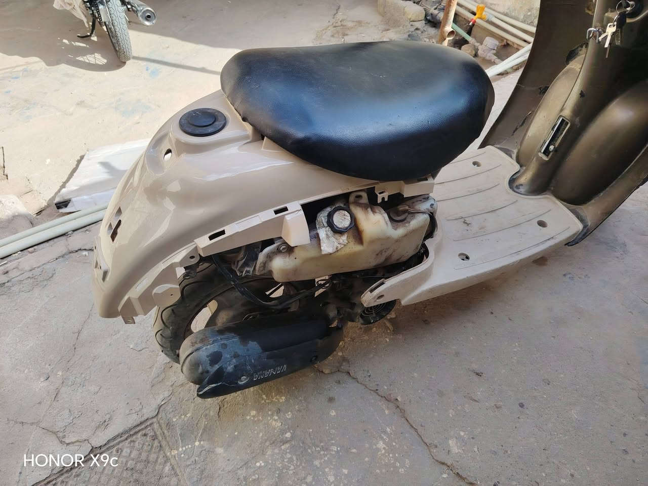 السلام عليكم
دراجه للبيع بدون المكان العماره حي الحسين القديم 
الاتصال على الرقم ***********
