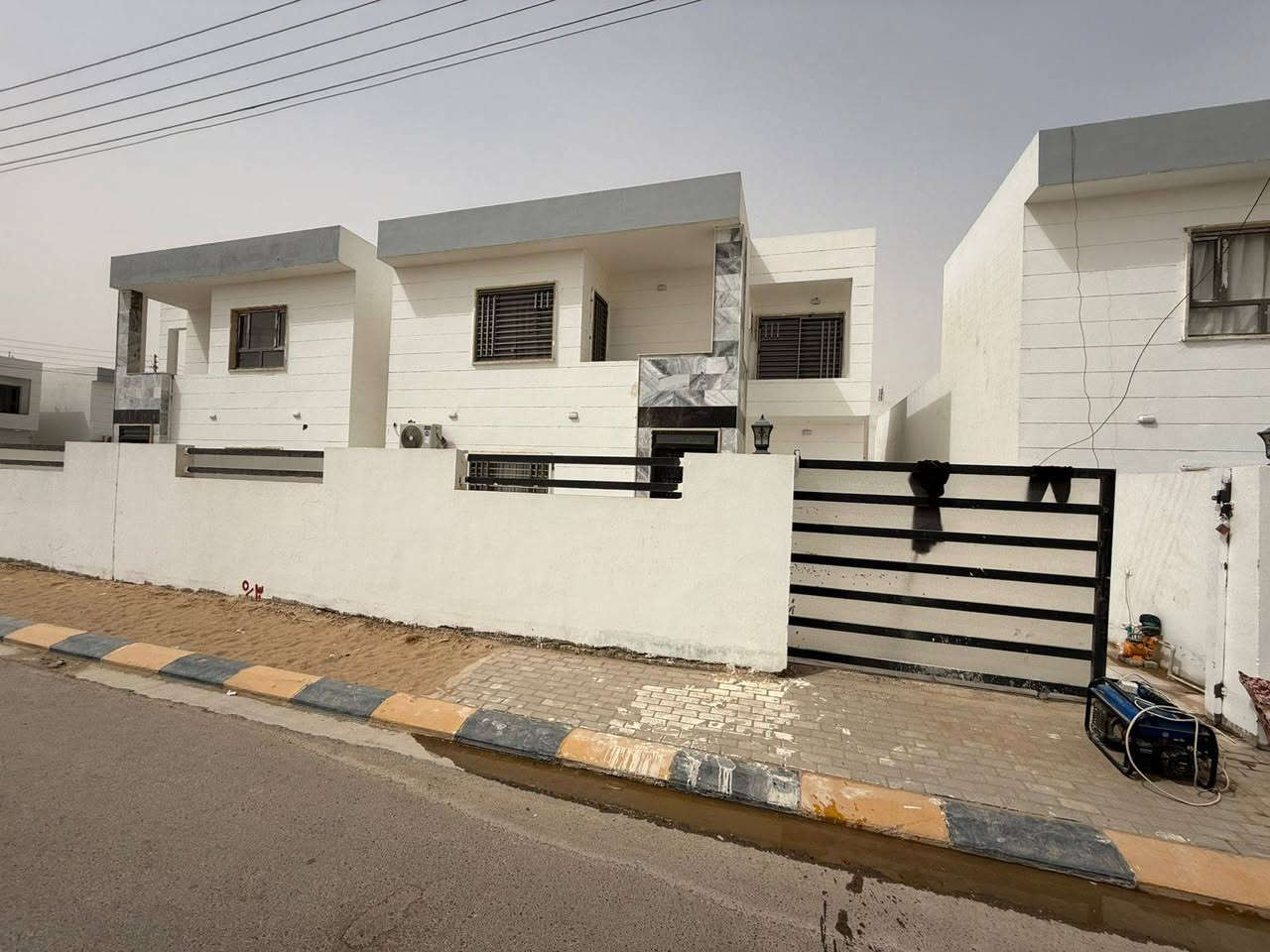 للبيع بيت في مجمع سما تكريت (VIP)
📐 المواصفات:
المساحة 250 متر مربع
الأبعاد 12.5 × 20 متر
4 غرف نوم
استقبال مستقل
صالة داخلية واسعة
مجاميع صحية متكاملة
كراج وحديقة متوفران
🏡 معلومات إضافية:
جاهز للسكن فوراً
مسدد بالكامل
مفروش بالكامل
⚙️ التجهيزات:
6 سبالت
غرفة نوم كاملة
تخم عدد 2
كاونتر
جرابي أم نفر
💵 السعر: 175 مليون – قابل للتفاوض
📞 للتواصل والاستفسار: ***********
#مجمع_سما_تكريت
