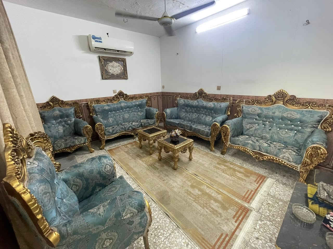 تخم للبيع ملكي ١٠ مقاعد نضيف تكمه جديد وياه طبلات ومفرش هديه السعر ٣٠٠ العنوان البلديات الرقم ***********
