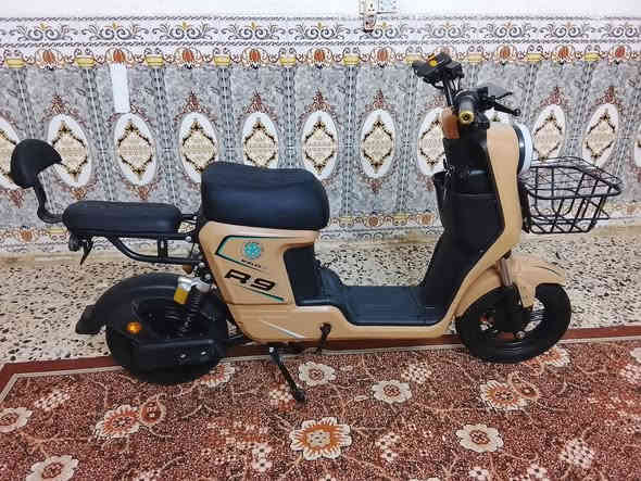 ارR9جديده جدا خمس بطاريات سعرها 4500وبيهه مجال لطيبين مكاني بغداد رقمي ***********
