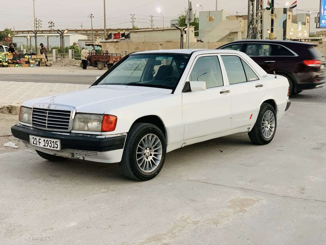 سيار مارسدس طيارين ١٩٠ سياره جاهزه مكينه وكير وحداديه وكهربائيات كله جاهزه مكفوله من من العيب الشرعي الضربه وكصه ونقل جثه واصوليات السياره سنويته لل ٣٠جاهزه مابيه نقص بس تبريد السياره مثل ماموضح رجاًاً اذا مو شراي لا تعبني السعر ٥٤ السياره مكانه الناصريه سوق الشيوخ للستفسار /*********** نقص السياره تبريد فقط
