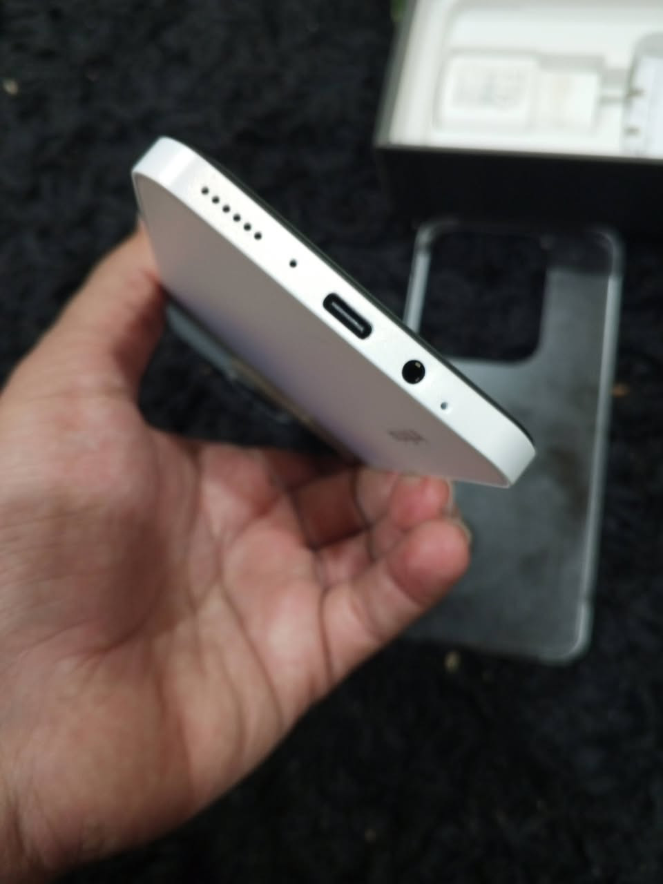 انفنكس هوت 40برو
وجبه ثانيه ذاكرة 256رام16
بصمه مدمجه بالشاشه جهاز جديد كارتون شاحنه كڤر كامل مراوس حسب القناعه ***********
