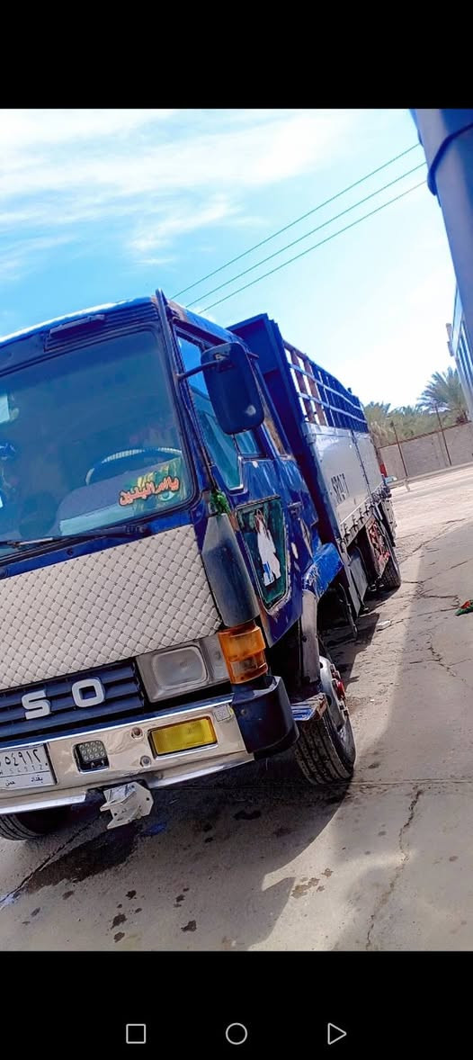 السلام عليكم سياره مربع للبيع مكينه 14سوبر لابخار ولا تنقيص كير كفاله عامه طول سته اولادي  الشباب يتصل ع رقم ***********
