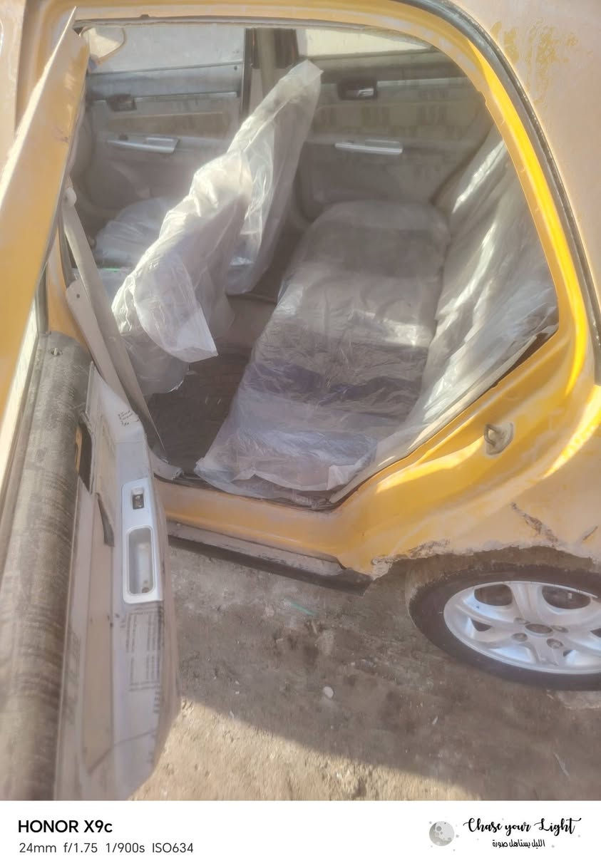 سلام عليكم شباب سياره سيكي البيع سياره ناعمه كير مكينه نضاف داخل جديد سياره هايزه صبح وبيه خياسات رقم ألماني سنويه حضم عاج صغيره تبريد شغاله ثلج دايرات ٤جددد سعره ١٢ورقه وبيه مجال هذ رقمي ***********
