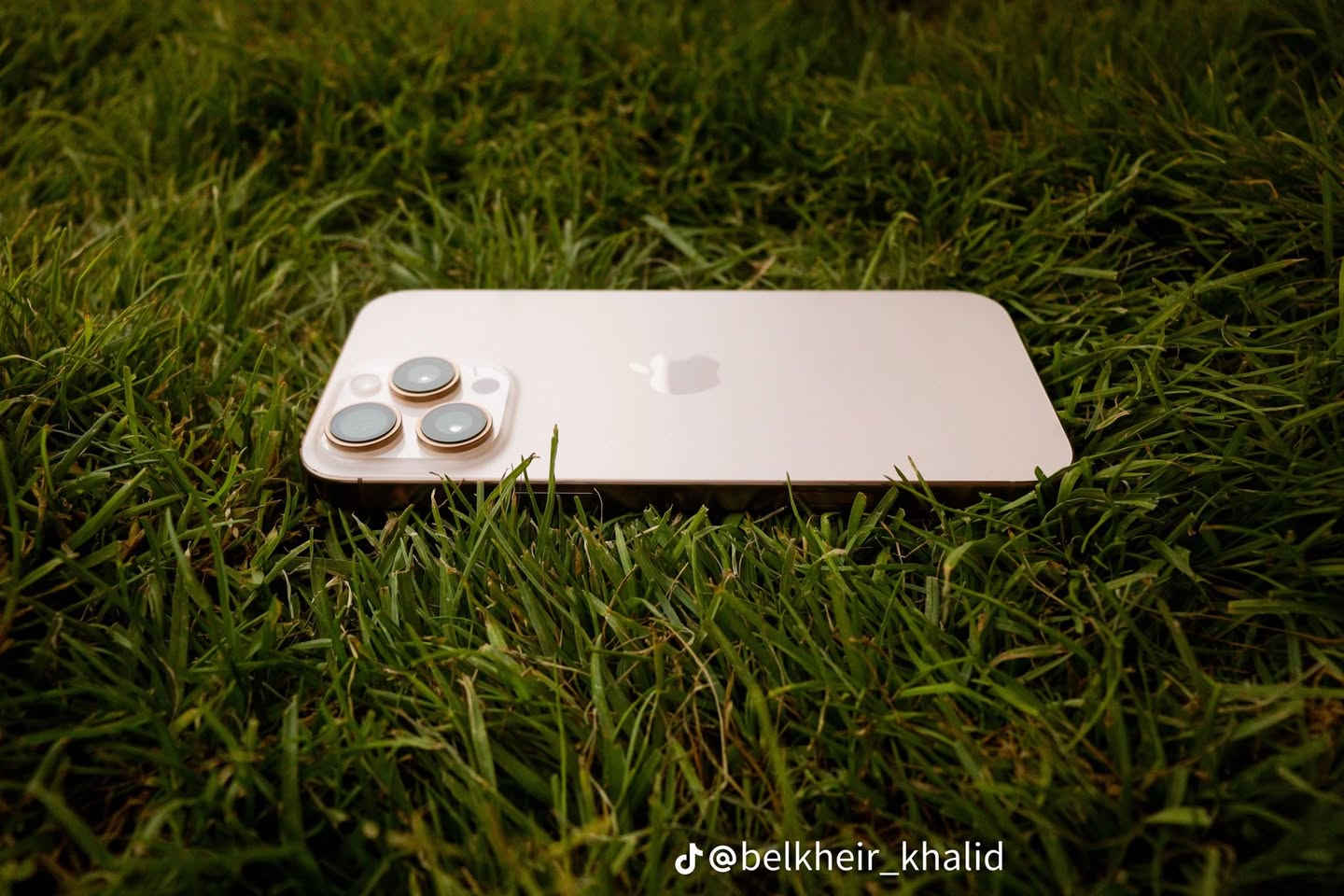 السلام عليكم 16 برو ماكس للبيع الذاكره 256 فول نضافهه100/100
بطاريه 97 
شرق اوسط 
السعر مليون و400 مع لمجال كلش بصيط
مكاني سماوه مركز بيع مستعجل 
***********
