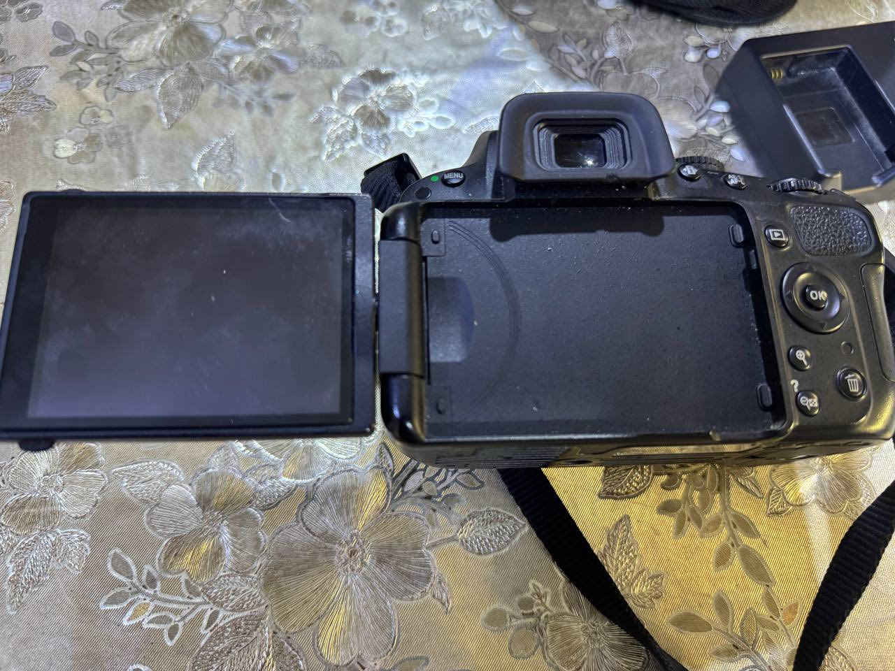 كامره نيكون 5200 للبيع كامل محتوياتها رام + جنطه + كارتونة النضافه مالتها 95‎%‎ امانه الله الكامره مال بنيه يعني حيييل معتنية بيها السعر 350 الف قفلللل قفلللل مكاني بغداد


**إذا كنت صاحب هذا الإعلان وتريد حذفه لأي سبب، رجاءا أرسل رسالة إلى الدعم الفني**