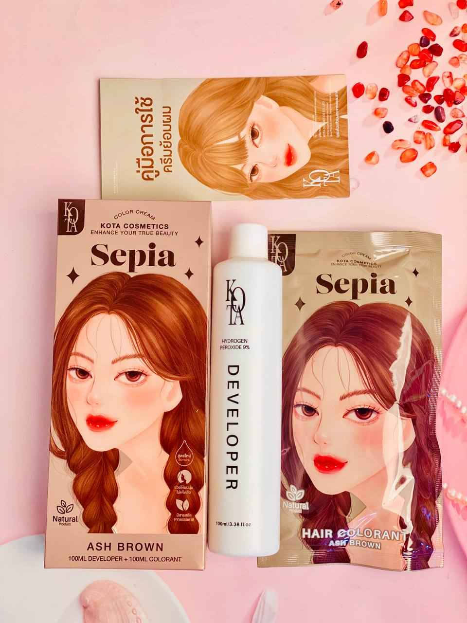 ✨ جددي إطلالتك مع سحر الألوان من KOTA ✨
خلي شعرك يحكي قصة جمالك مع صبغة كوتا التايلندية الأصلية، الغنية بالخلاصات الطبيعية اللي تحافظ على نعومة وحيوية شعرك. 💁‍♀️✨
🎨 اختاري لونك المفضل من مجموعتنا المميزة:
1.• 🧡 Sunrise (Orange): لإطلالة جريئة ومشرقة باللون البرتقالي الحيوي.

2• 🤎 Sepia (Ash Brown): لمسة كلاسيكية راقية باللون البني الرمادي.

•3 🏼 Whisper (Light Ash 
Blonde): لوك عصري وجذاب باللون الأشقر الرمادي الفاتح.

4• 🍷 Auburn (Reddish 
Brown): دفء وفخامة مع اللون البني المحمر.

5• 🍂 Tawny (Natural 
Brown): جمال طبيعي وهادئ باللون البني الطبيعي.

• 6👱‍♀️ Sandy (Soft Blonde): إشراقة لا تقاوم باللون الأشقر الساحر. بغداد, العراق


**إذا كنت صاحب هذا الإعلان وتريد حذفه لأي سبب، رجاءا أرسل رسالة إلى الدعم الفني**