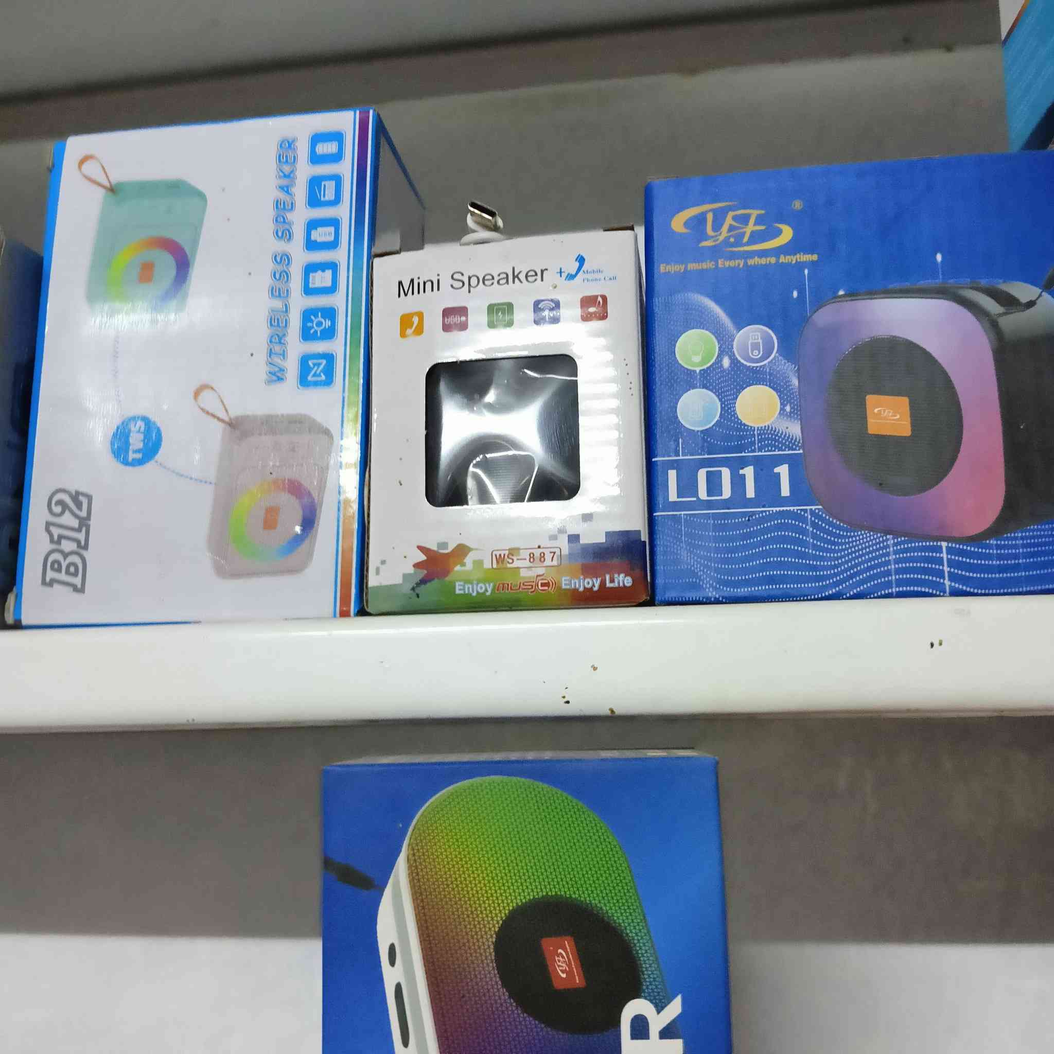 مجموع سبيكرات كله ماركات اصليه تقريب بيهن عدد 20
تريد شلعه تريد مفرد عادي الشراي يتفضل خاص ويدلل
الموقع قلعه سكر


**إذا كنت صاحب هذا الإعلان وتريد حذفه لأي سبب، رجاءا أرسل رسالة إلى الدعم الفني**