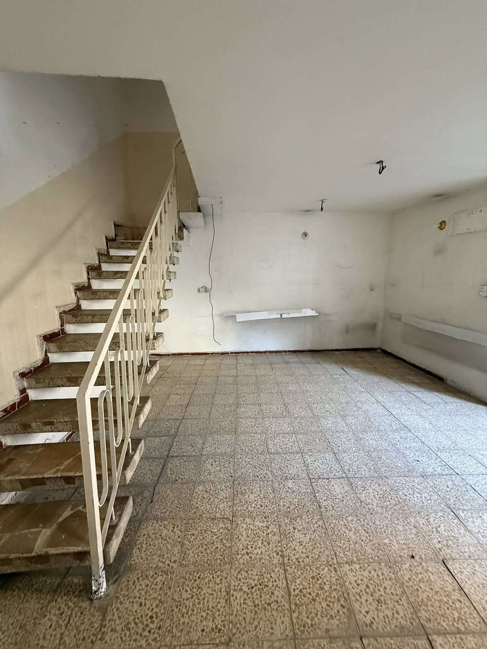 🏠دار لـــلا يــجــار  🏠

الموقع :                         القاضية موقع

الـمـسـاحـة:               110 متر

#الـطـابــق #الارضـي 

       مطبخ                هول

مجمع صحيات            

#الـــطـابـق #الـــثـانـي 

 غــرفتين نــوم - مجمع صحيات   -  
——————————-                   

#السعر 450الف وقابل للتفاوض 

------------------------
#لـــمـــزيـــد مـــن الــــعـــروض يـــرجـــى الاعـــجـــاب بالـــصـــفـــحـــة لـــيـــصـــلـــك كـــل جـــديـــد&
======================
#لـــمـــن يـــرغـــب فـــي عـــرض عـــقـــاره لـــلـــبـــيـــع فــي الـــبــيــج يـــرجـــى الــتــواصــل مــعــنــا ع الــخــاص 

#مـــكـــتـــب
🏛️الـــشـــراع لـــلـــعـــقـــار🏛️
#الـــكـــائـــن فـي بـابـل الـحـلـة
&شـــارع الـــكــرامــة الــمــشــجــر &مــجــاور مــدرســة الــحــديبــيــة&
------------------------------------------
لـــلاســــتـــفـــســـار الاتـــصـــال عـــلـــى :
***********
***********
