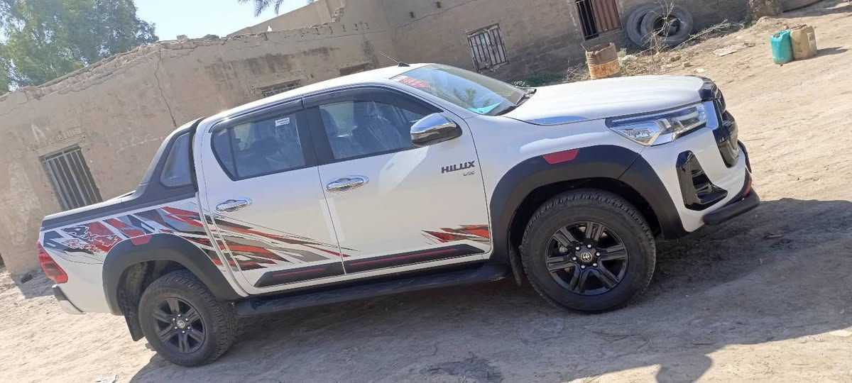 السلام عليكم هايلوكس TRD موديل 2025  ماشيه 7000 على وضع الشركه مكفوله خير من الله للاستفسار اكثر *********** مكان السياره بغداد
