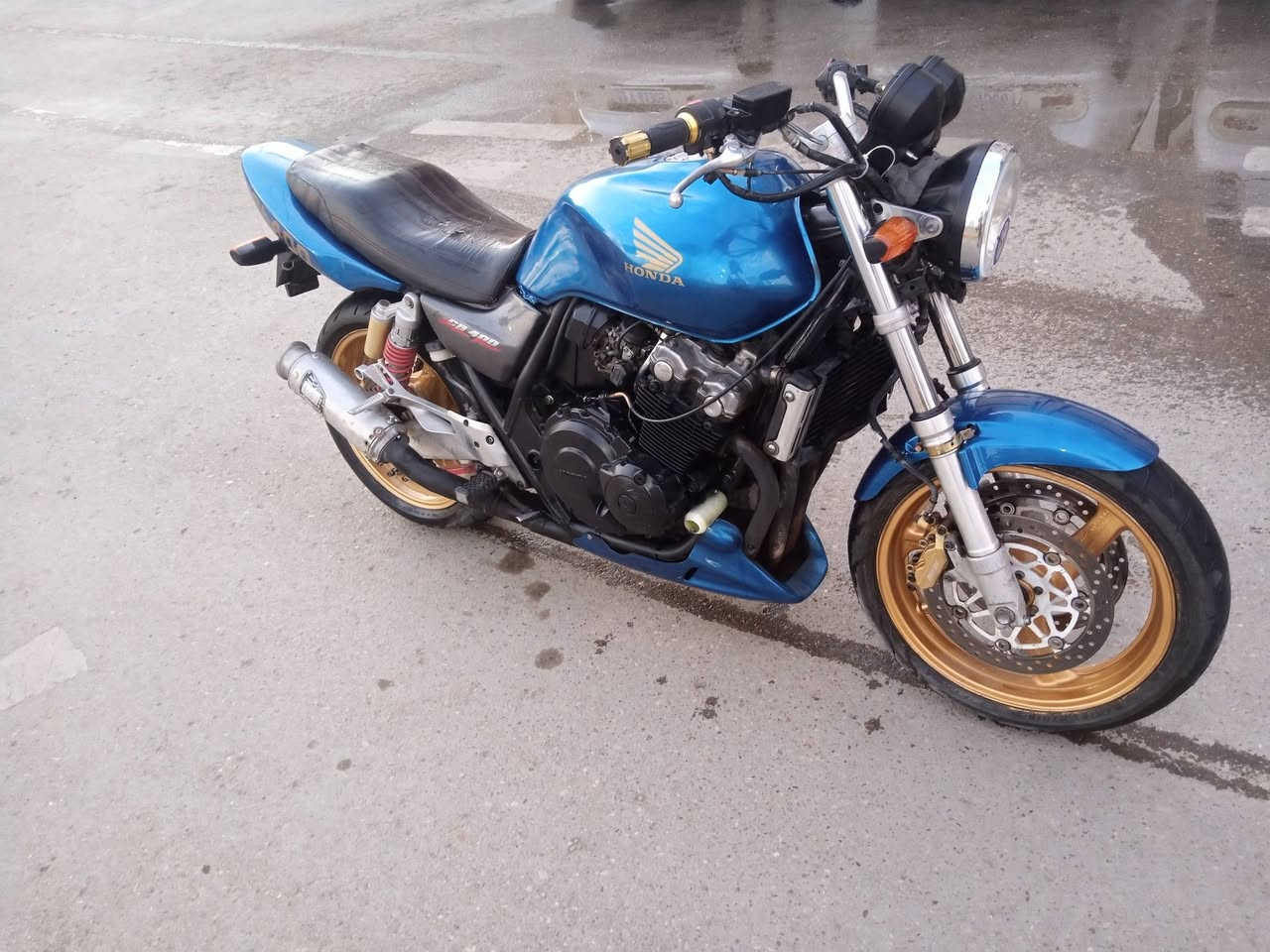 السلام عليكم سي بي 400 هايبر كابريتر 2000 موديل 2000 كفاله عمه كمرك متفوع المشراي  لا يكسر بسعرها*********** ما متوجد عله لنترنيت تصال فقط مكان الدراجه ديالى بعقوبه
