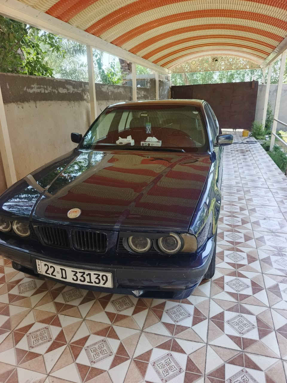 سلام عليكم من رخصة الكروب بي ام 525 موديل 90مسكر سيارة نضيفه تبريد خير من الله تخم تاير ويل خليه مصبوغة جماليه بدون ضربه معروظه 50 وبيهه مجال تحويل مباشر      ***********
