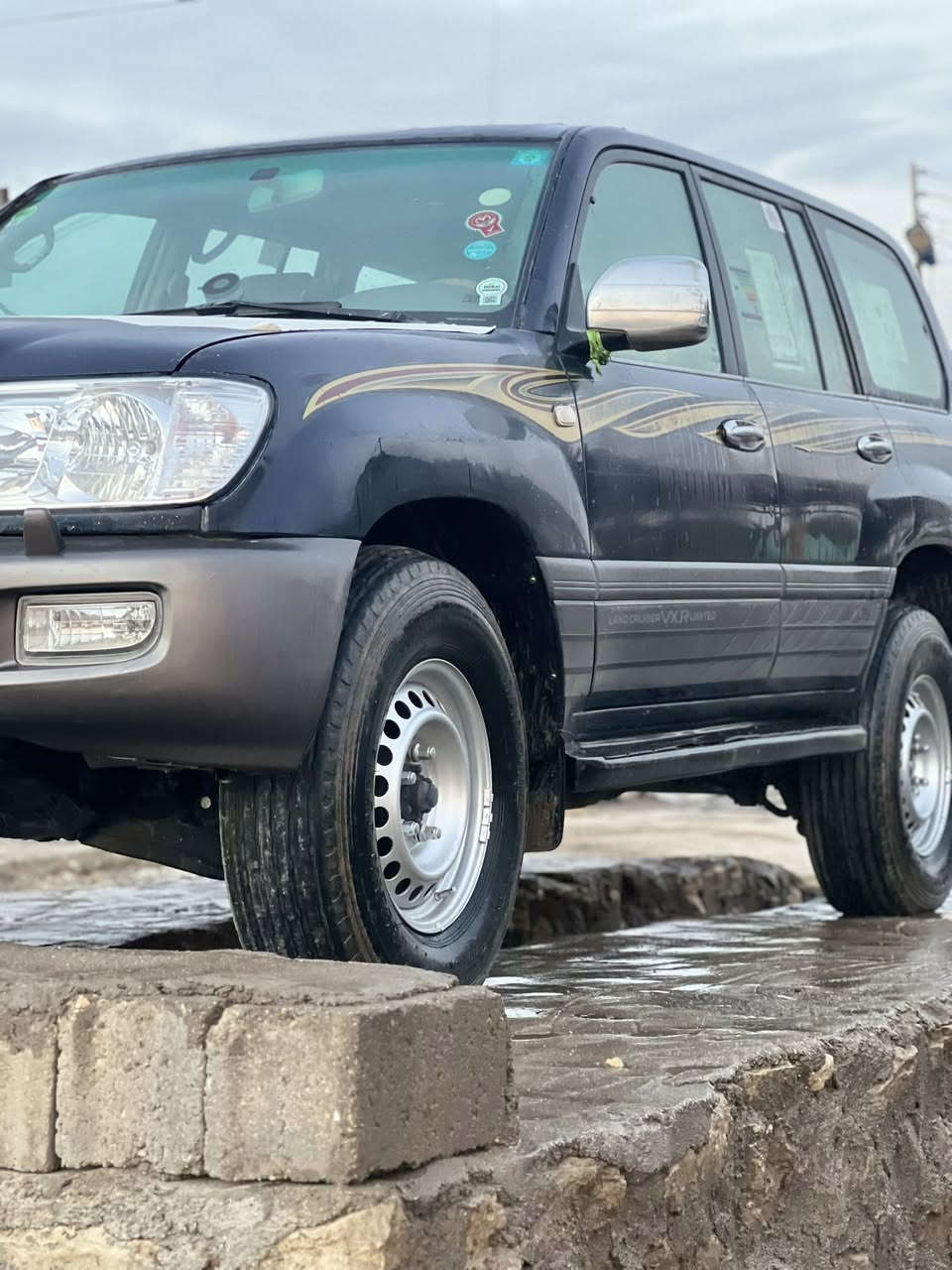 لاندكروزر مونيكا موديل98  اصل فول موصفات لون نيلي رقم نجف مميز محر ك نضيف تخم تاير بالون جديد تبريد شغال كهربائيت كله شغاله محرك 6 عدل بسمي تحويل ثاني يوم سعر145وبيه مجال قليل***********
