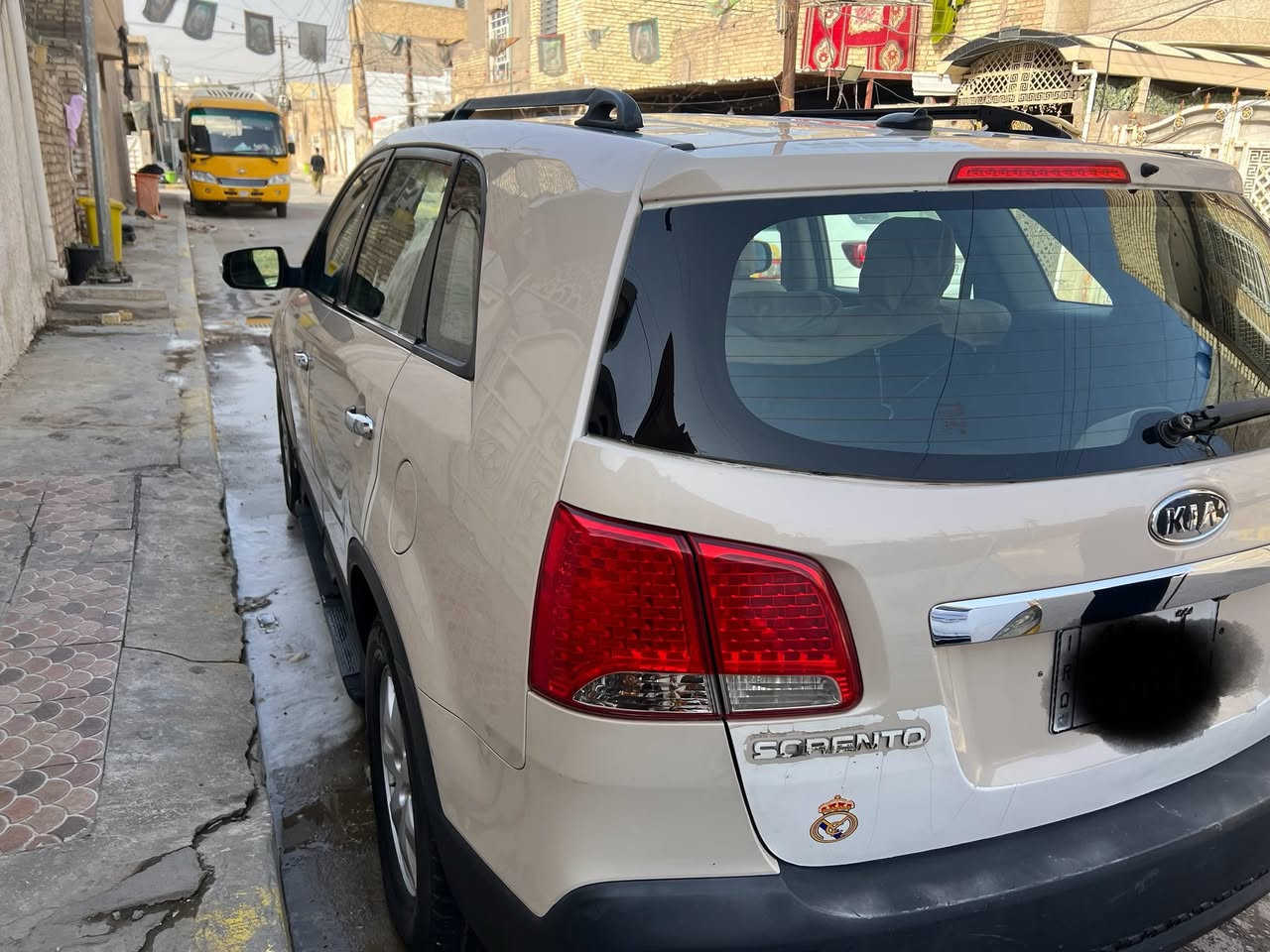 سلام عليكم سيارة سورنتو للبيع 2011 مكينه كير حدادية خير من الله  4سلندر دوش المرغوب سنوية جديدة الى 2031 ارقام انكليزي وباسمي تحويل ثاني يوم وارد امريكي  كلين بدون ضربة حادثه في امريكة صبخ جاملغ امامي اليمين فقط وصور امامكم السكن في بغداد البلديات سعر 134$ الشراي يتصل ***********

