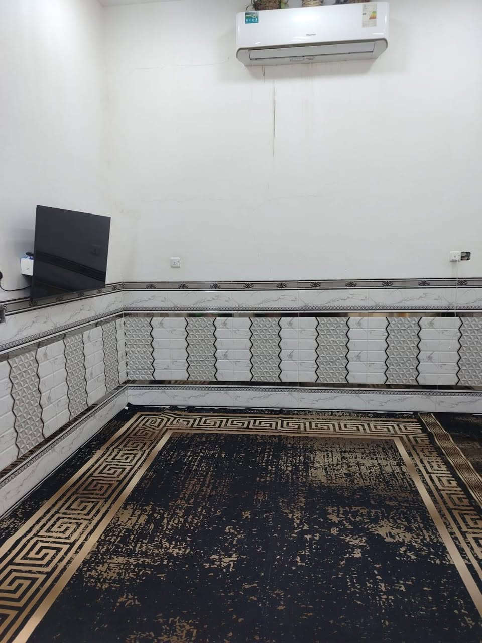 بيت للبيع حي الثوره نهايه شارع الماطور بناء حديث ١٠٠متر ١٠ في ١٠ اتصل على الرقم ***********
