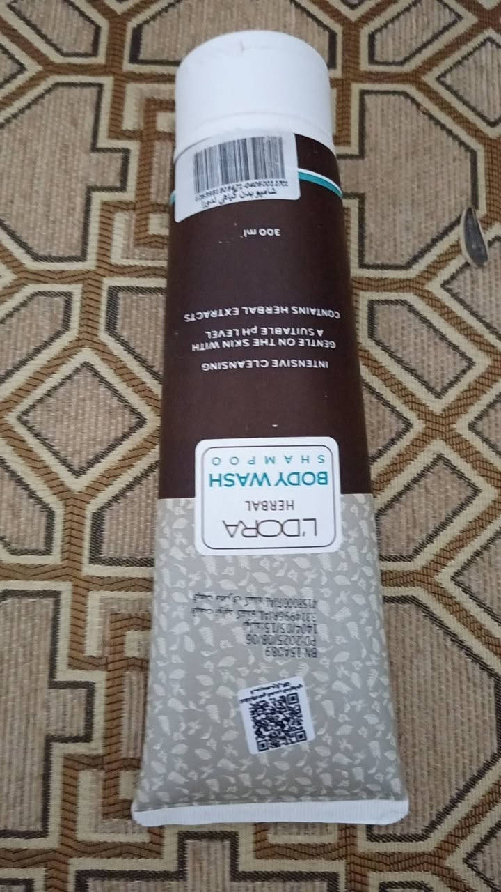 غراض كوزمتك ثلاث كراتين مسوكهن ب١٥٠٠ طي سعر وخذهن بالعافيه ستفاد منهن كلشي وكلاشي عطورات صوابين منضفات واقيات للاستفسار الاتصال الرقم ***********
