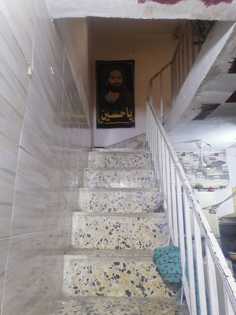 السلام عليكم
دار 100 متر للبيع في منطقة الخمستالاف طابقين خلف اسواق الشريفي

كراج او طرمه
غرفة خطار 

حولي ومطبخ

غرفه بالداخل

الطابق الثاني غرفتين 5 في 5 جاهزات ارضيه سيراميك

للاستفسار والاتصال صاحب الدار ***********
