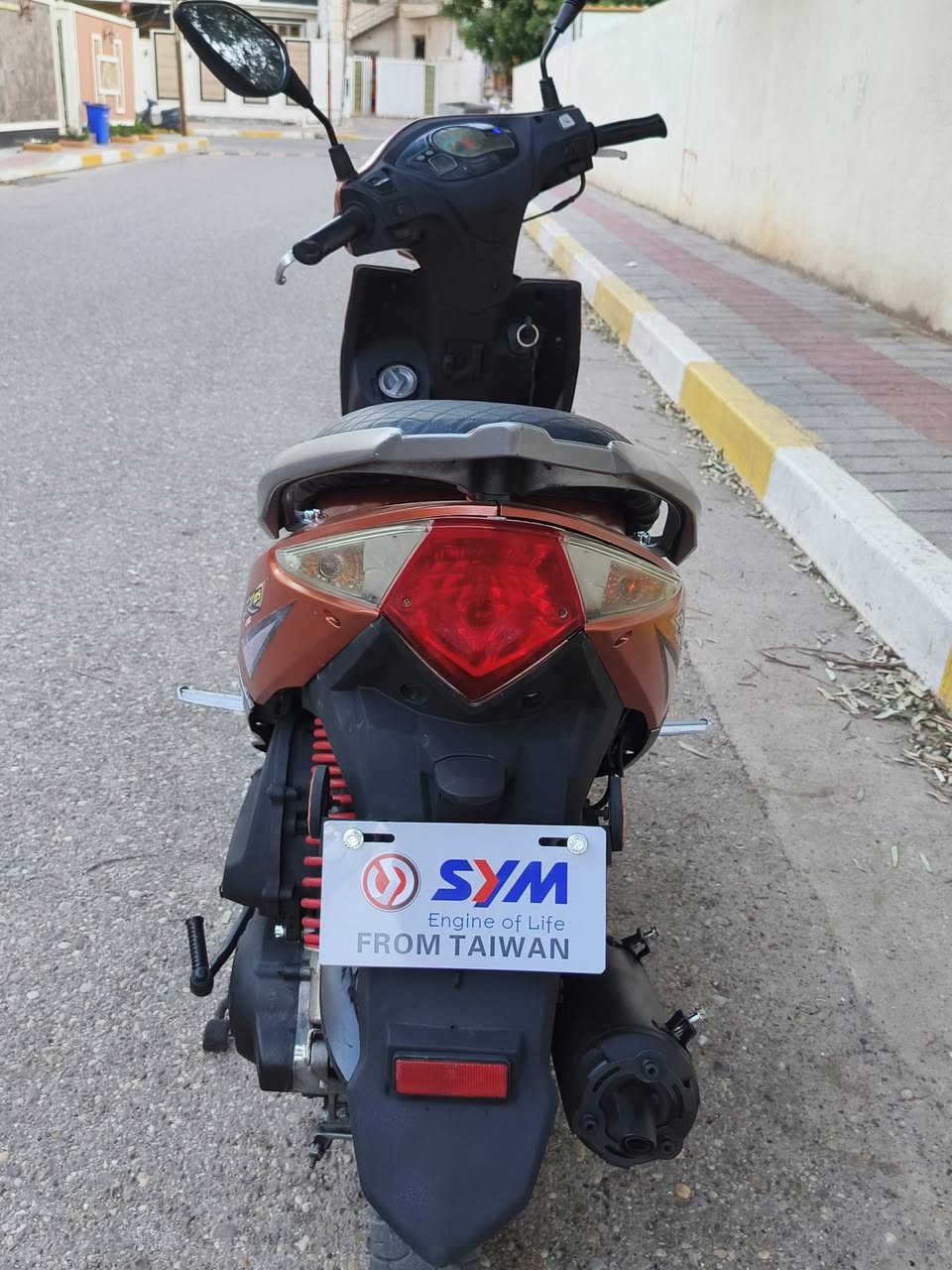 السلام عليكم من رخصه الادمن 
للبيع دراجه سايم نحله الكتروني. 
دراجه نضيفه حيل كل نقص مابيها سعرها 675 الف وبيها مجال بسيط للشراي للستفسار رقمي اتصال واتساب موجود الرمادي شارع المستودع قرب ماركت اورجينال(***********)
