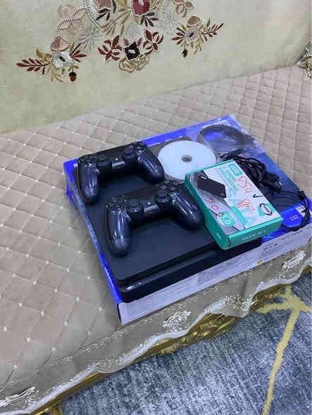 السلام عليكم
جهاز بلي فور سلم مهكر  بسعر 310 الف بدون عمله رجائاً
الجهاز حجم الذاكره نص تيرا + هارد 500خارجي 

القطعه اخر اصدار نازله سريعه بالتشغيل جداً

تحديث النضام هوه12.2 افضل نضام للمهكر لين يشغل جميع الالعاب

الجهاز لا مفتوح ولا مصلح 

الجهاز مهكر يعني تكدر تنزل اي لعبه ابالك مجاني

متوفر بلي فور سلم الجهاز نضيف كلش ويا جوستكين تجاري كير وبطاريه اصلي
وملحقاته  وكيبل الاجدي تشغيل

الجهاز اي خلل مابي او مشكله 

الالعاب الموجوده بلجهاز + وياه هار خارجي500
فيفا25 عربيه
كريتوس راكنا روك عربي اضافات
كوست اوف تسوشيما اضافات
رزدنت ايفل 2+4
جي تي اي 
وغيرها من الالعاب الموضحه بالمنشور
متوفر بيع او مراوس مع اكس بوكس 360 او بلي ثري

مكاني:البصره المعقل الابله بضهر جامع سيد علي 
الرقم:*********** البصرة
