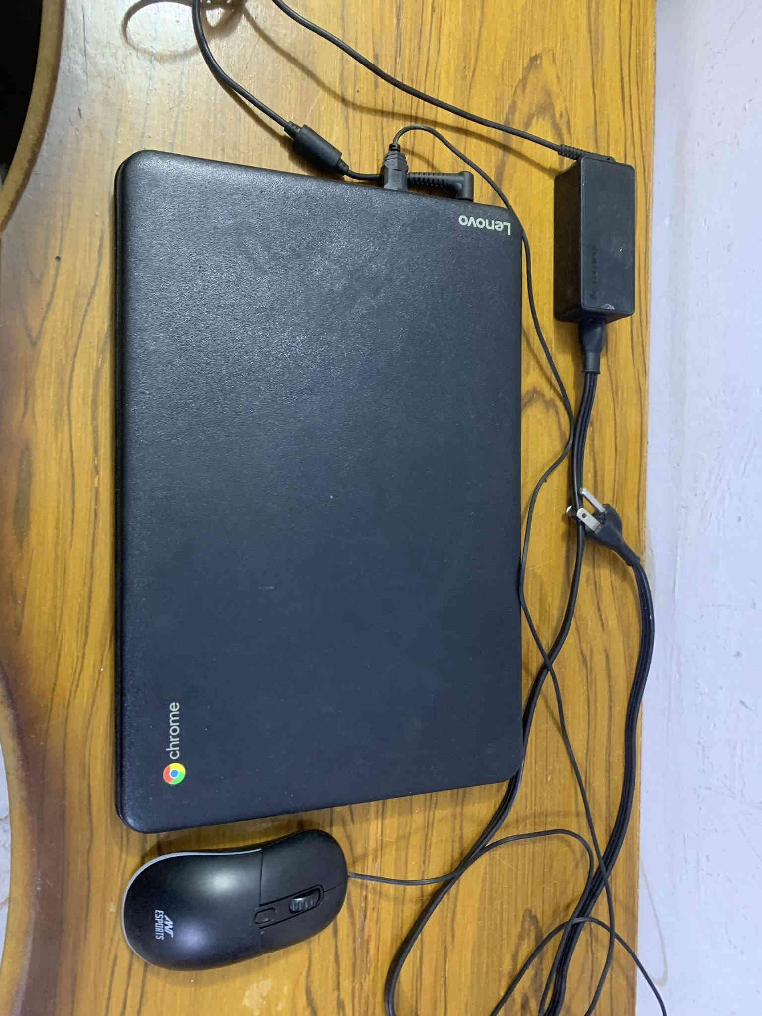 سلام عليكم البيع 
1-كامره نيكون 7200 وعدسه 70-105 رايده ب550الف كامل ملحقاته
2-رولن  يحمل وزن 3كيلوات رايده 175الف  
3-حاسبه نضيفه جدن كما موضح بلصور والفيديو ب90الف  العنوان واسط كوت ..التصال *********** الستفسار اكثر راسلني
