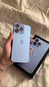 مرحبا سلام عليكم  ايفون 13 pro max  بطاريه 90  شرق اوسط ملحقاته كامله ...